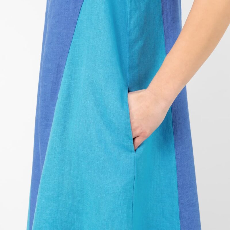 Blue linen dress, with pockets
