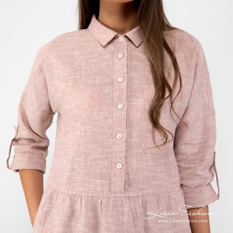 Judit dress in brownish colour.