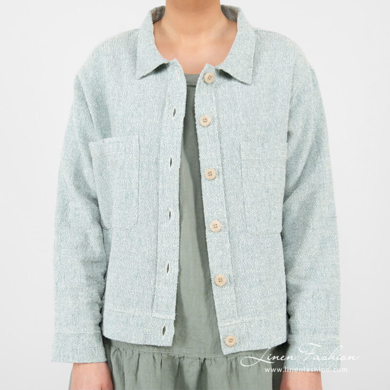 Linen cotton green jacket with button closure.