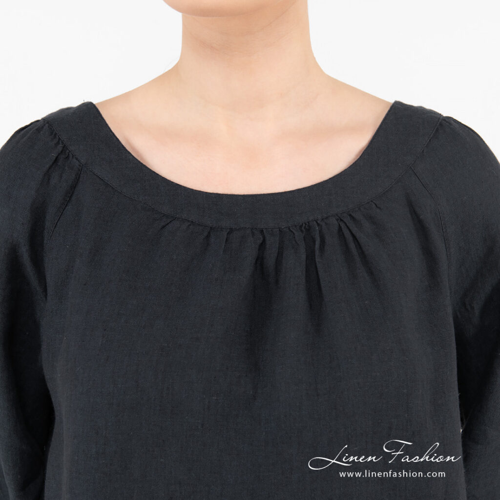 FREDA Bluse dunkelblau 4 navy linen blouse with rounded neck.