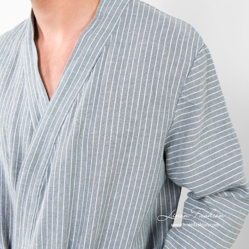 Aras grey linen bathrobe for men.