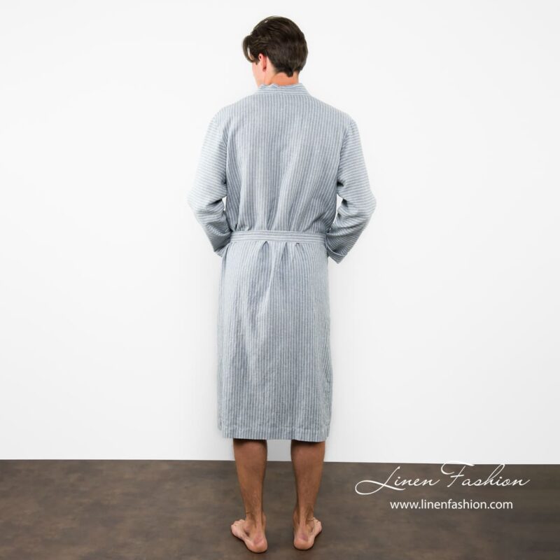 Linen bathrobe for men, in grey.