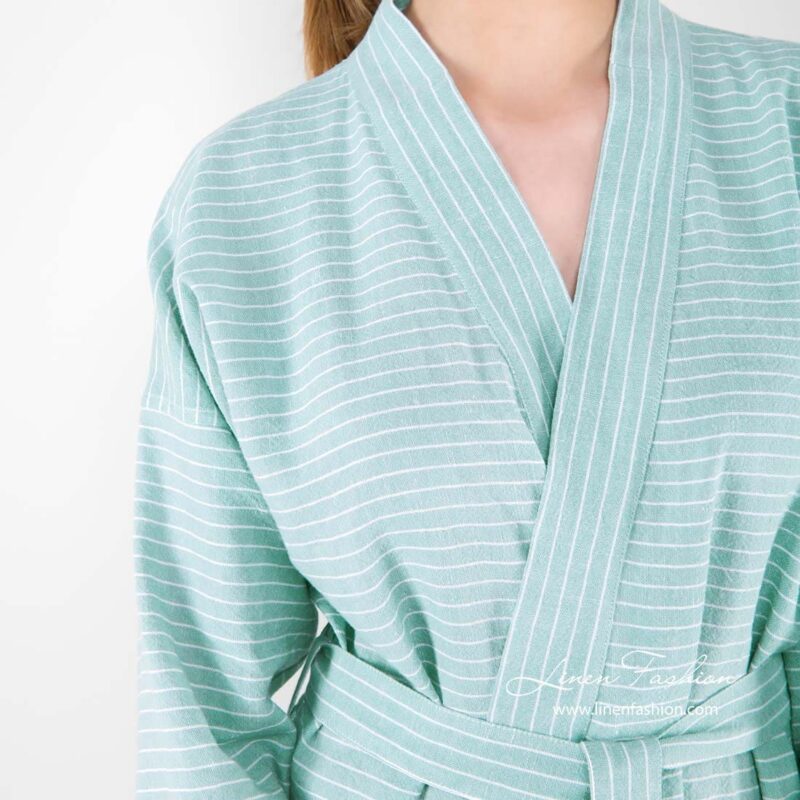Mary linen bathrobe for women, light green.