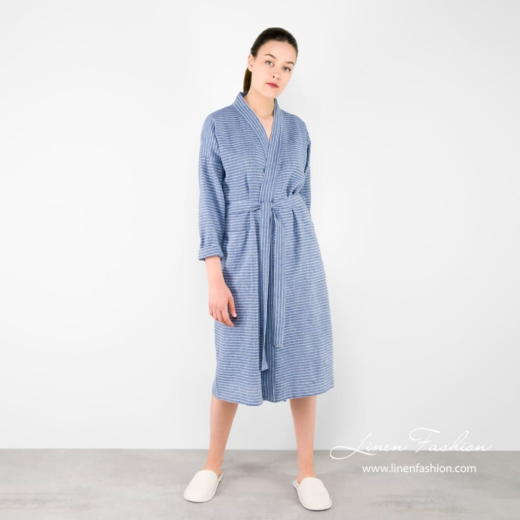 MARY LIN Bademantel blau 2 Linen womens bathrobe in blue color.