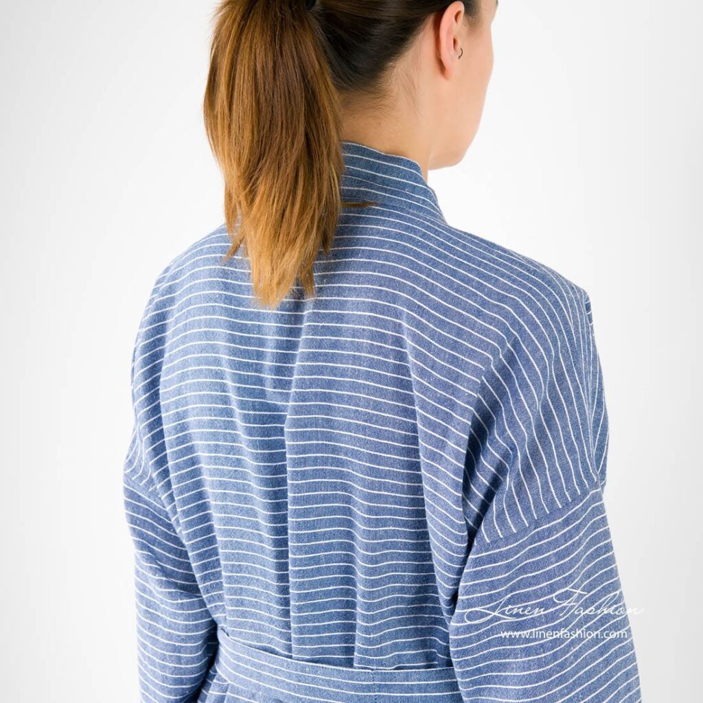 MARY LIN Bademantel blau 5 Linen womens bathrobe in blue with stripes.