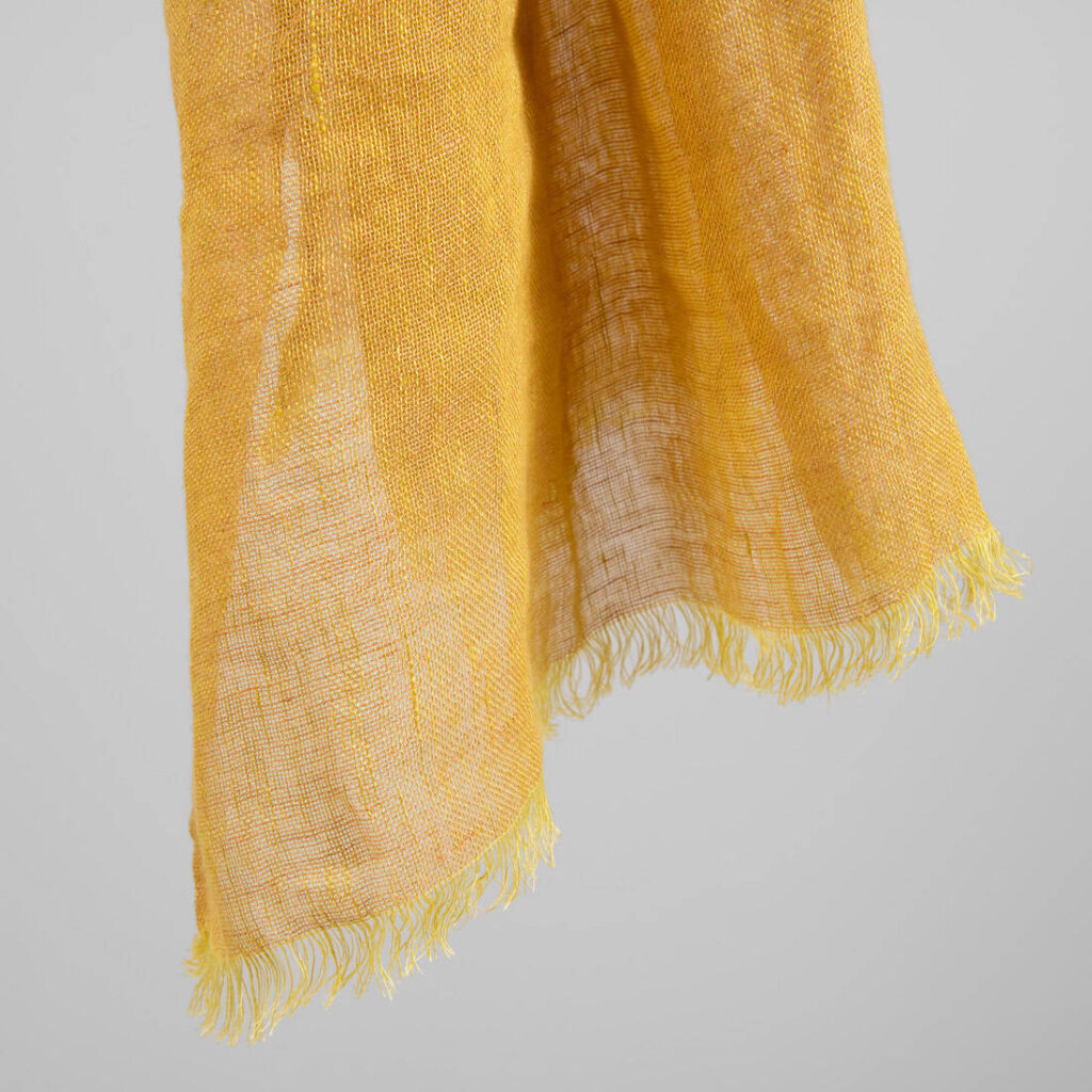 FINO Schal gelbbraun 3 Yellow brown linen shawl with fringe, sheer