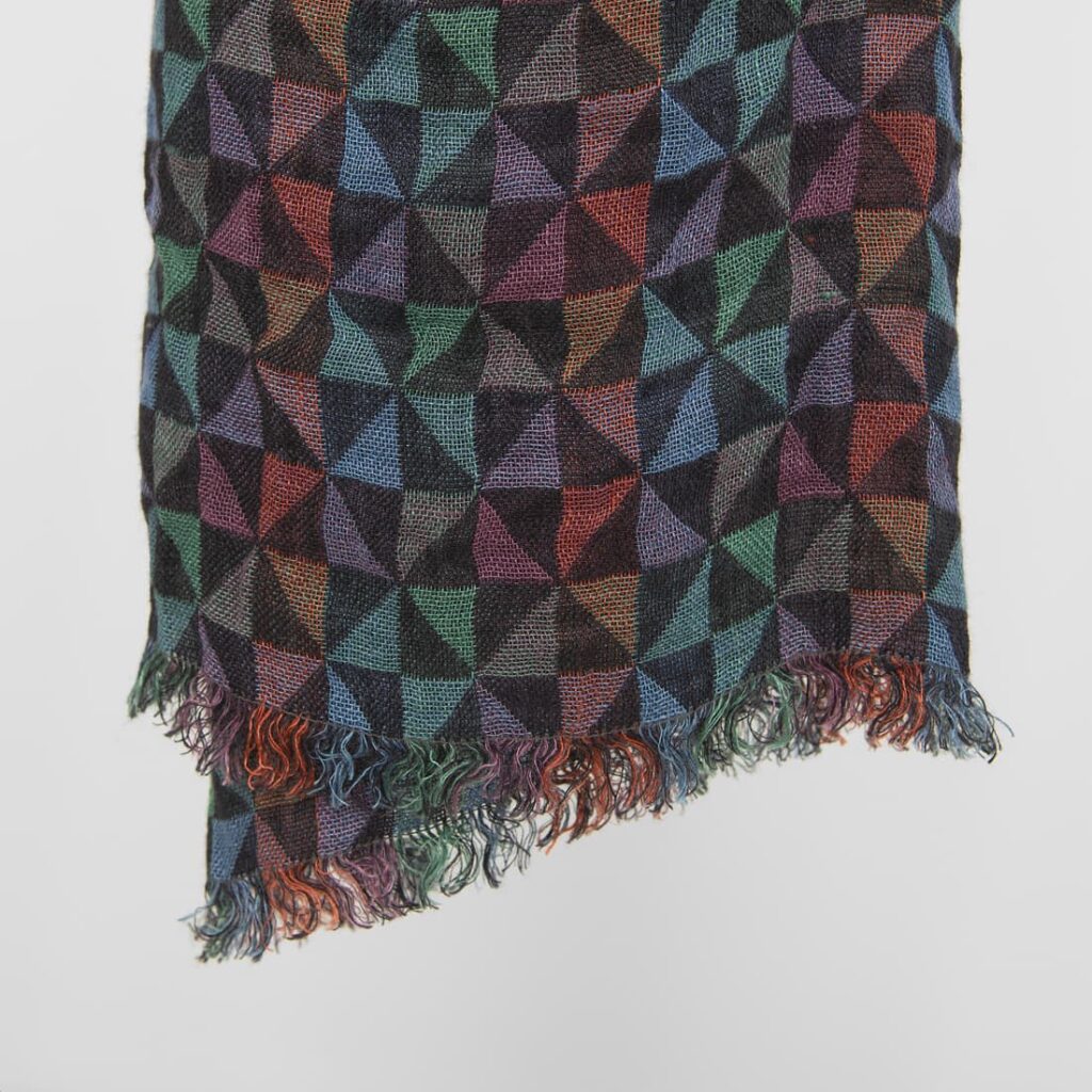MOLI Schal mehrfarbig 3 Multicolour linen shawl with fringe on ends
