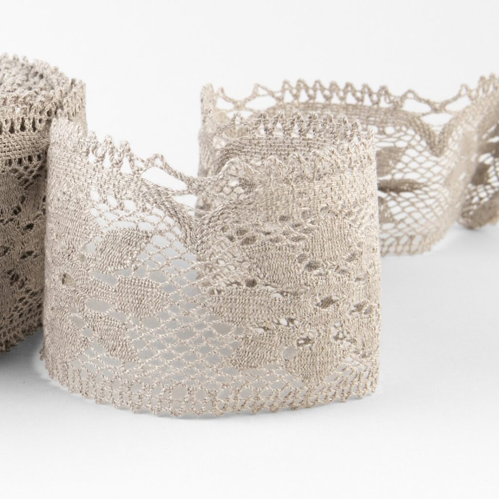 Leinenspitze Nr. 84, natur 2 Linen lace natural No. 84, 7 cm width