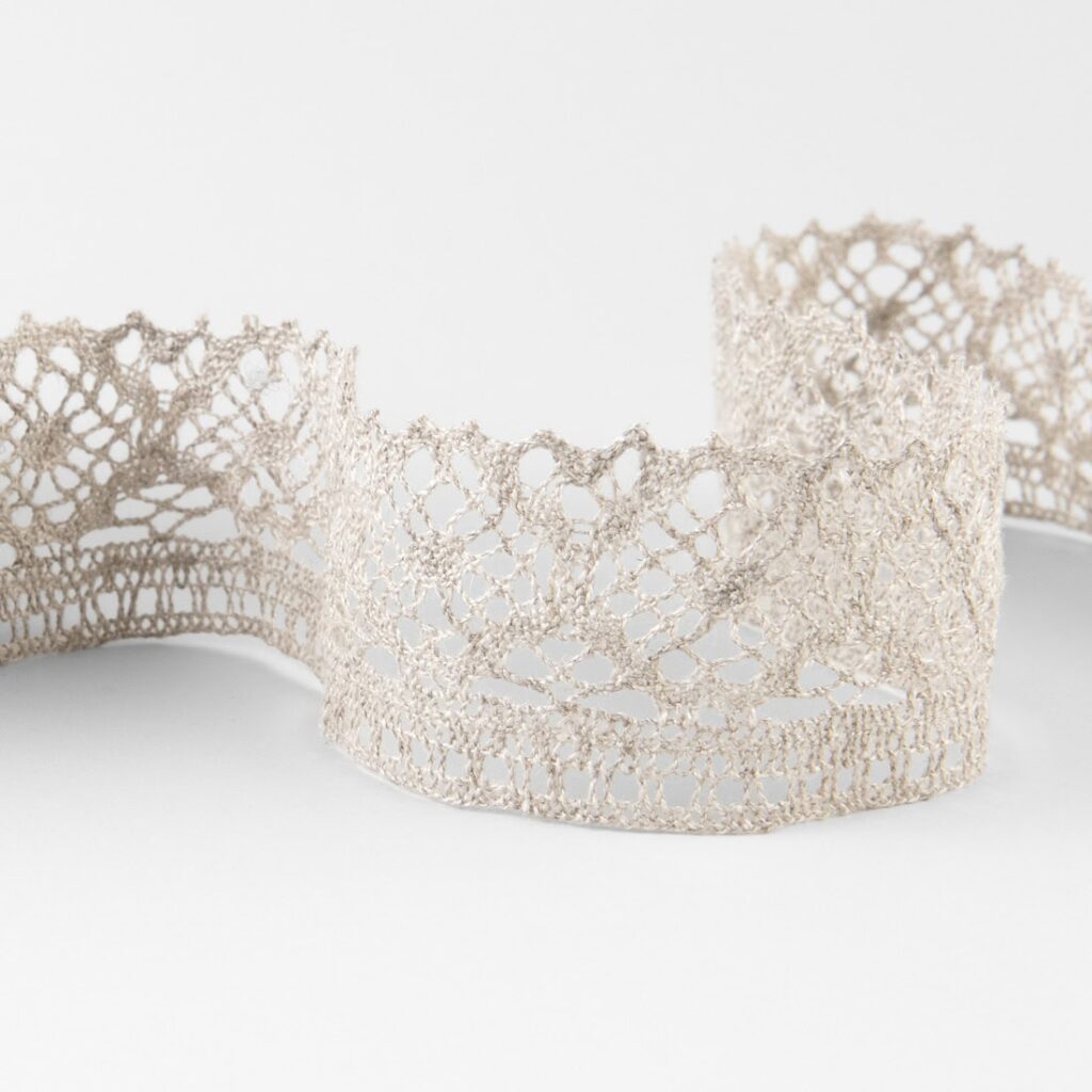 Leinenspitze Nr. 94, natur 2 Linen lace natural No. 94, 4cm width